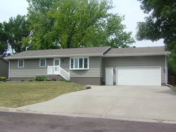 1017 N Kittridge St, Mitchell, SD 57301