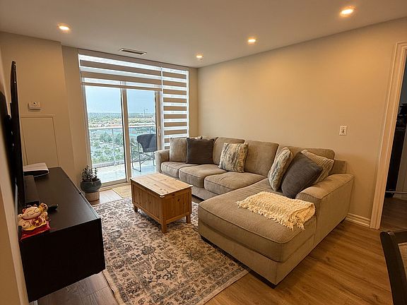 3rd image of 33 Cox Blvd Unit 1618