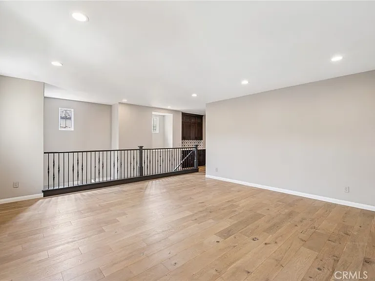 85 Passage — Photo 14