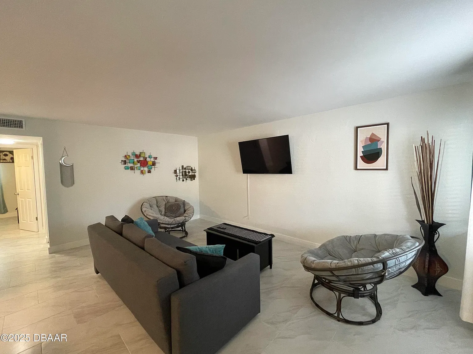 411 N Halifax Ave — Photo 3