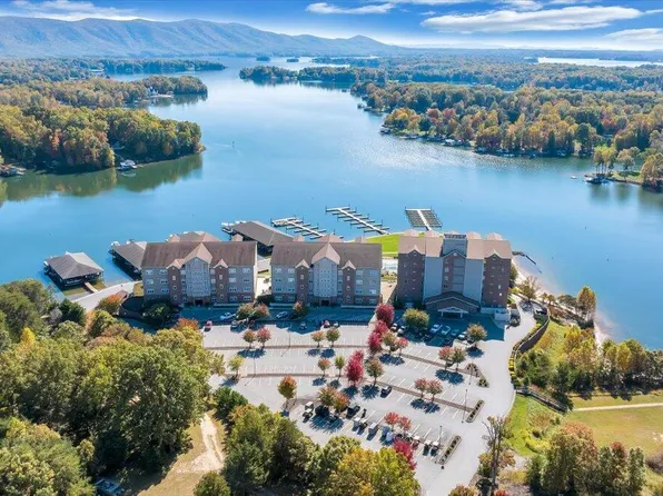 1217 Graves Harbor Trl #110, Huddleston, VA 24104