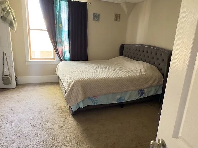 209 N Van Buren St #C — Photo 5