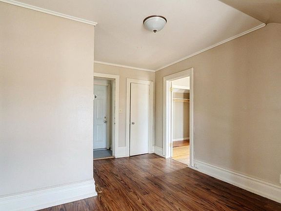 4th image of 118 16th St NE #C
