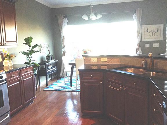 4th image of 16213 Linden St