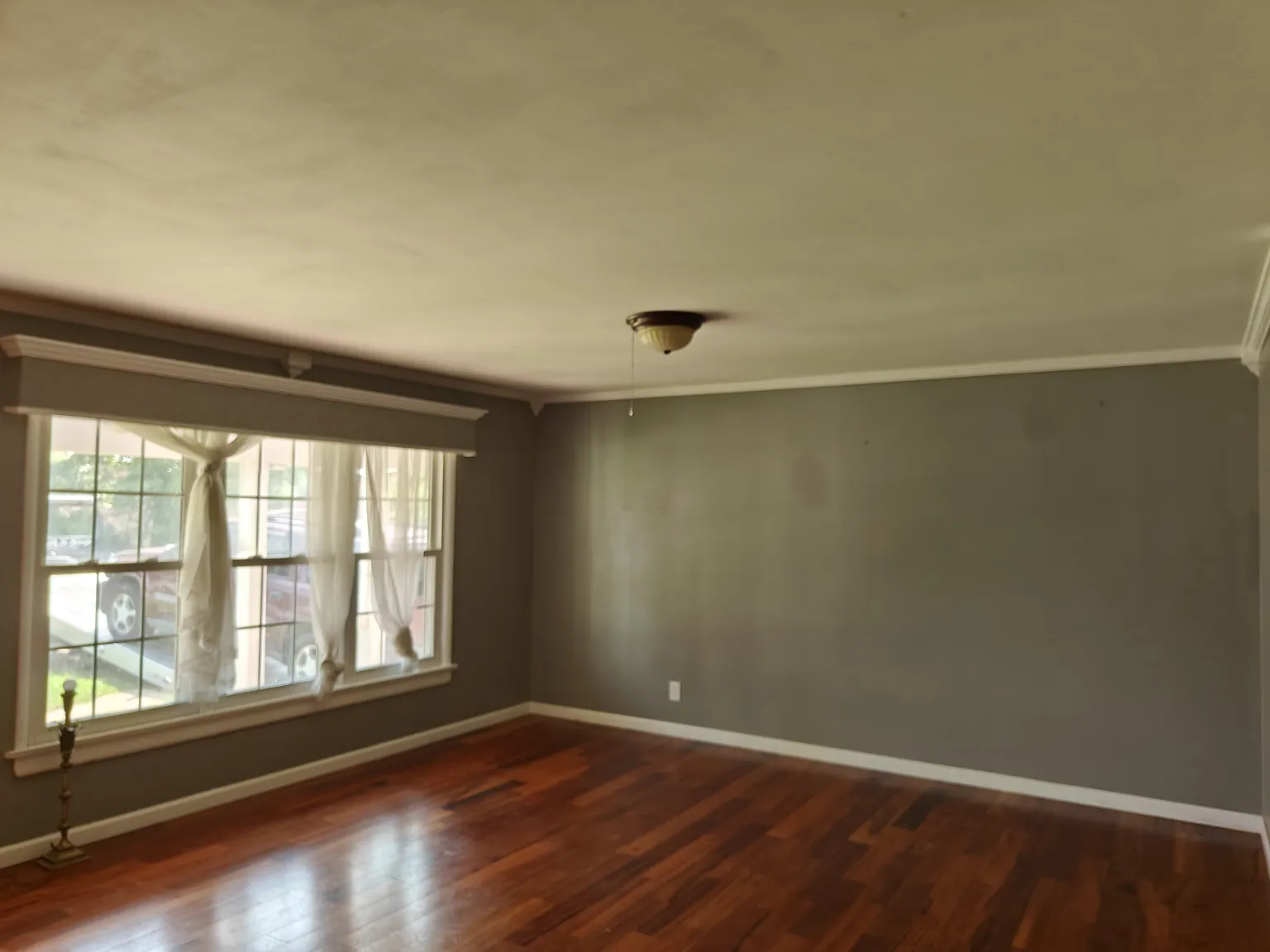 3 bed, 1.5 bath, 2464 sqft, $1,850 — Photo 2
