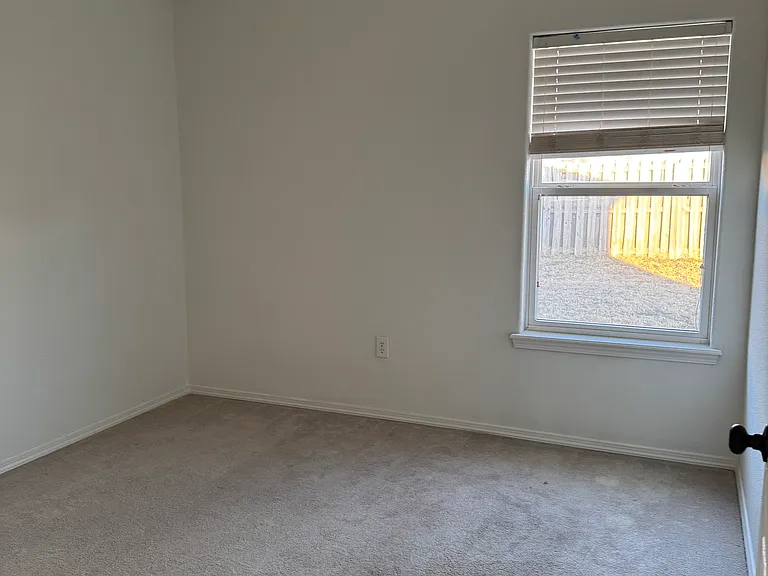 803 SW River Rock St — Photo 5