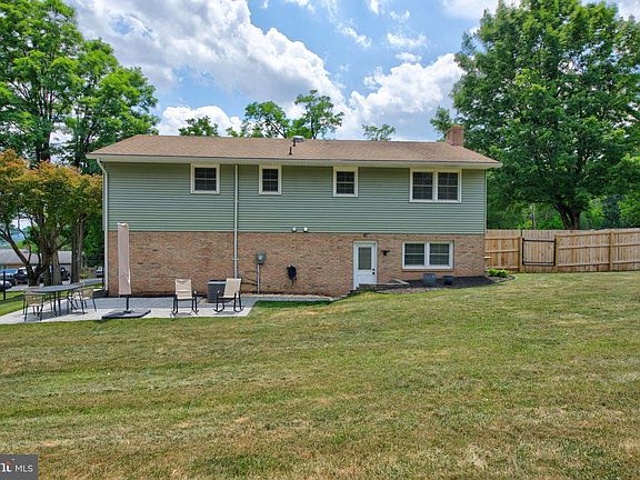 4th image of 135 Horseshoe Blvd