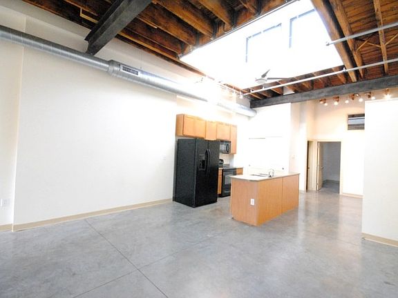 2nd image of 1916 Lucas Ave #219