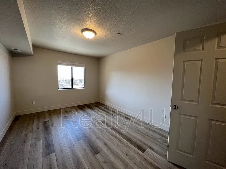 2244 N Canyon Rd — Photo 19