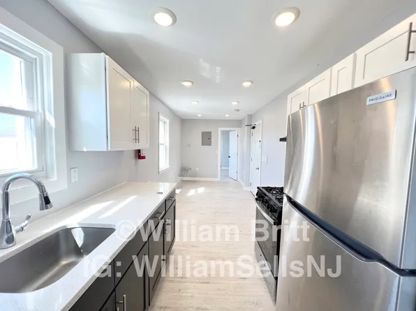 212 Zabriskie Street image 2 of 17