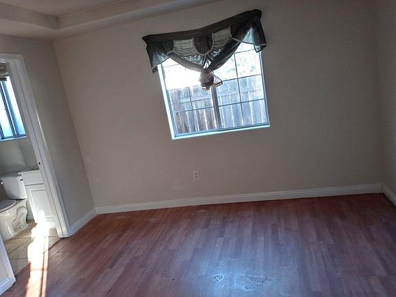 3rd image of 1552 E 107th St