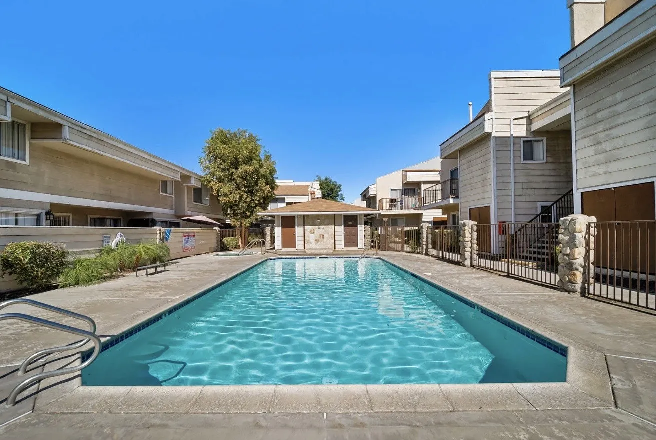 LIFESTYLE APARTMENTS — Photo 2