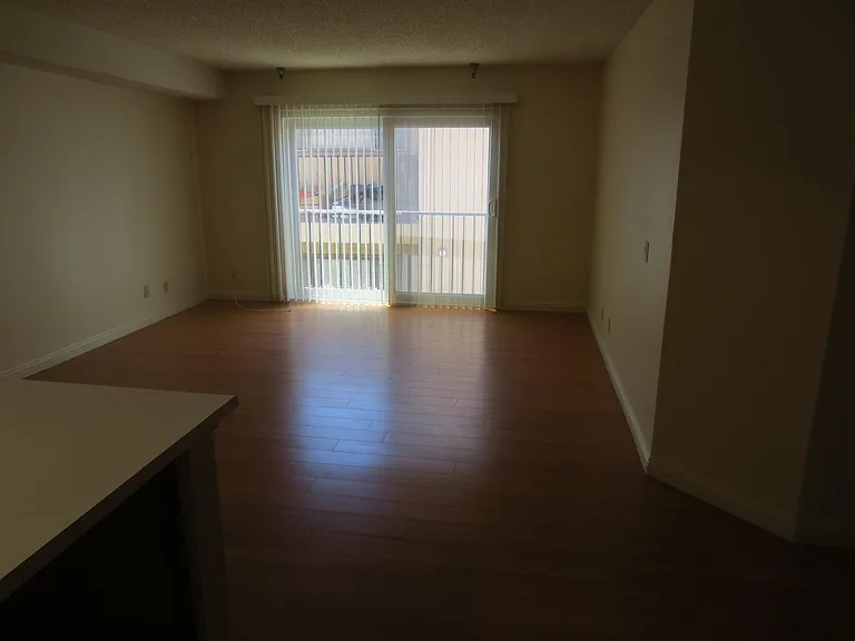 10611 Moorpark St — Photo 2