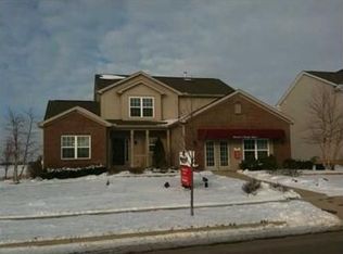 581 Preston Trails Dr, Pickerington, OH 43147
