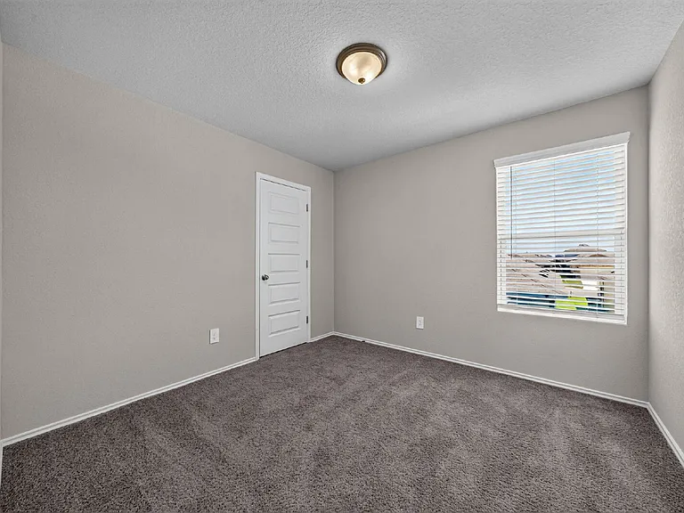 579 Jennifer Way — Photo 18