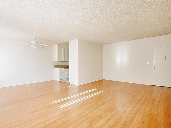 3rd image of 5025 Coldwater Canyon Ave #5