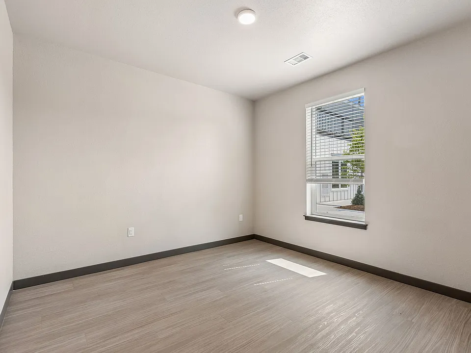 1570 Meadowlark Way #5