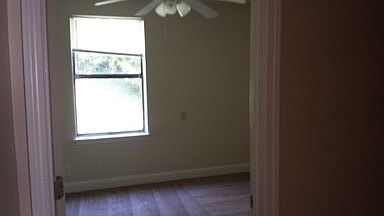 4th image of 105 Kingsbury Ct APT C