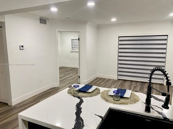300 Palm Cir W APT 307