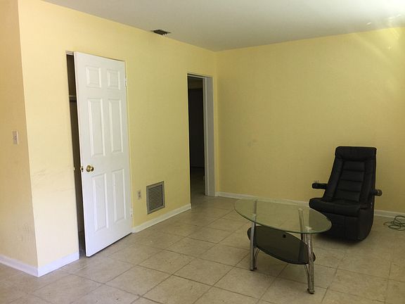 2nd image of 2421 Laura Pl