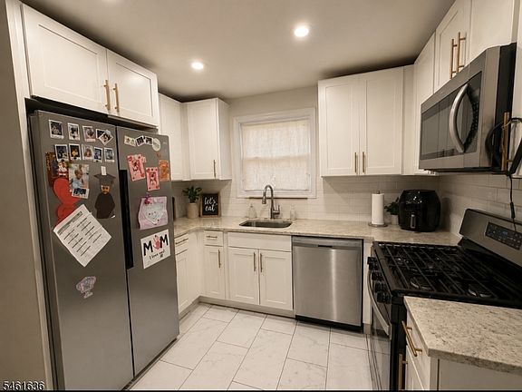 4th image of 81 Delmar Pl