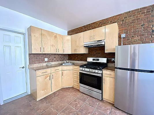 2nd image of 297 Pleasant Ave #5A2