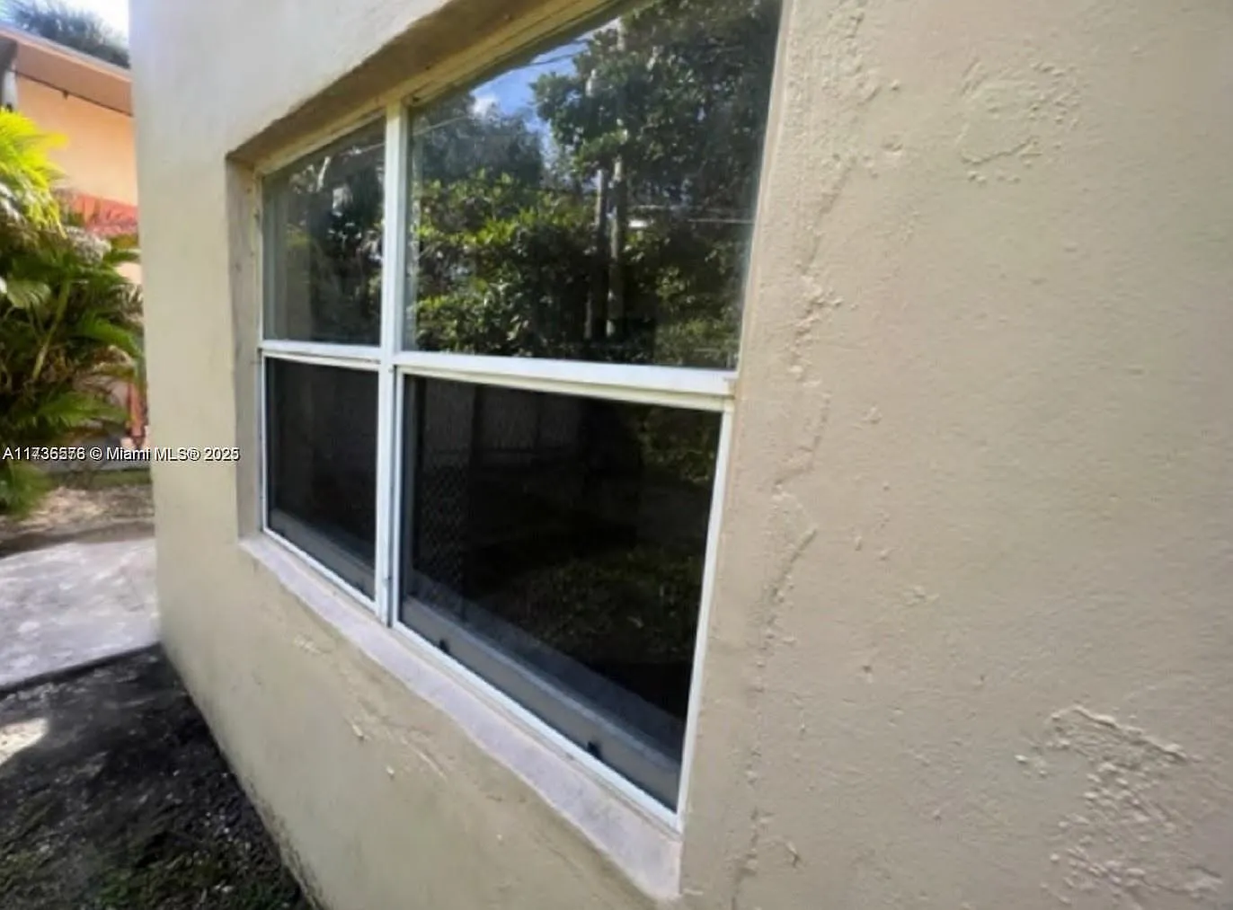 Riverside No 2 — Photo 2