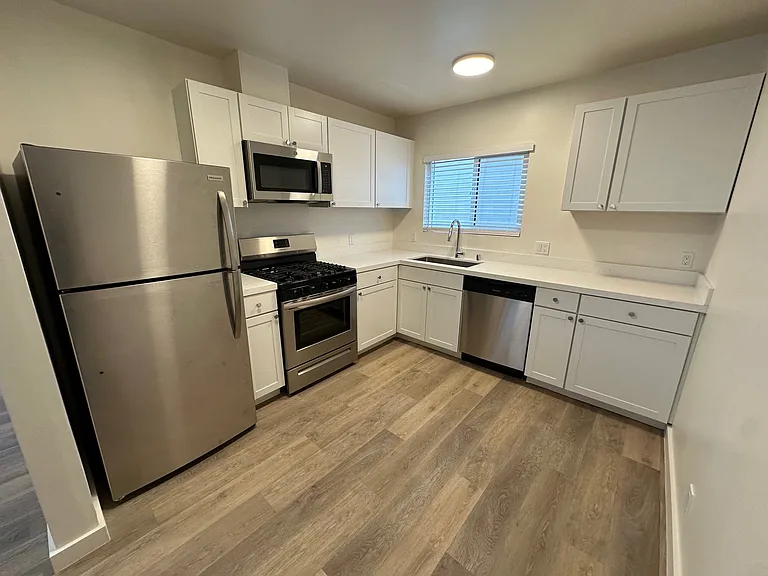 111 N La Cumbre Rd #1 — Photo 8