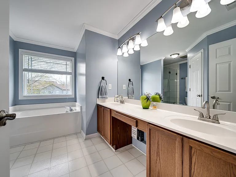 138 Grove Ln S — Photo 41