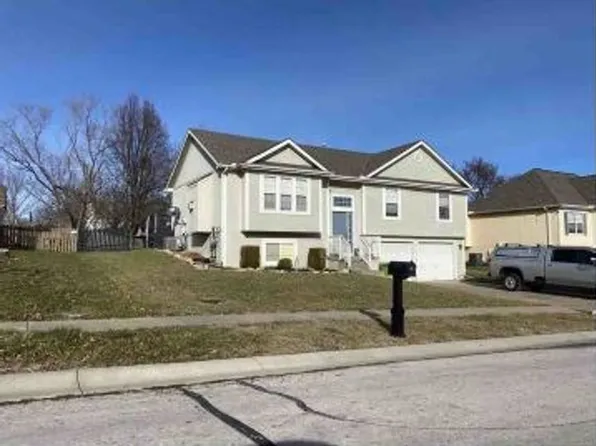 11902 E 214th St, Peculiar, MO 64078