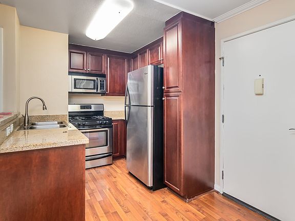 5th image of 5500 Owensmouth Ave #216-P229