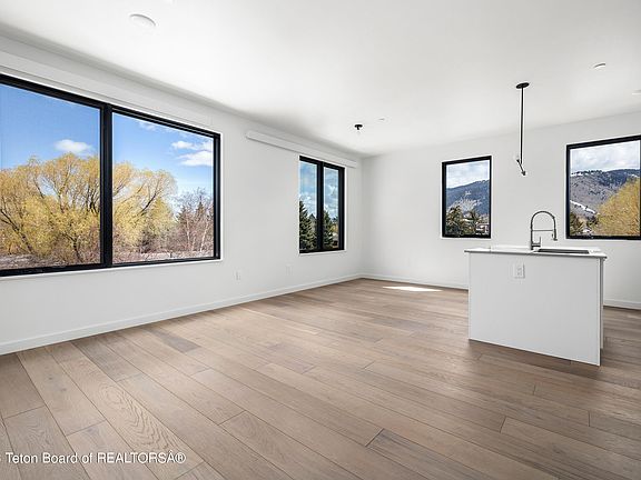 5th image of 440 W Kelly Ave #5
