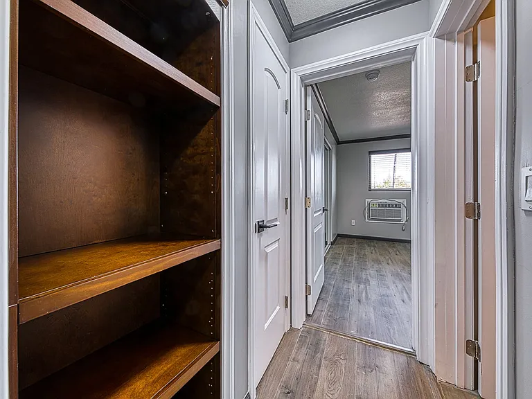 322 N 14th St — Photo 9