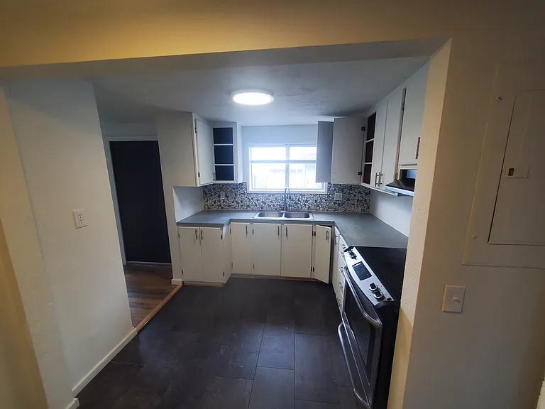 593 Rivington Ave — Photo 3