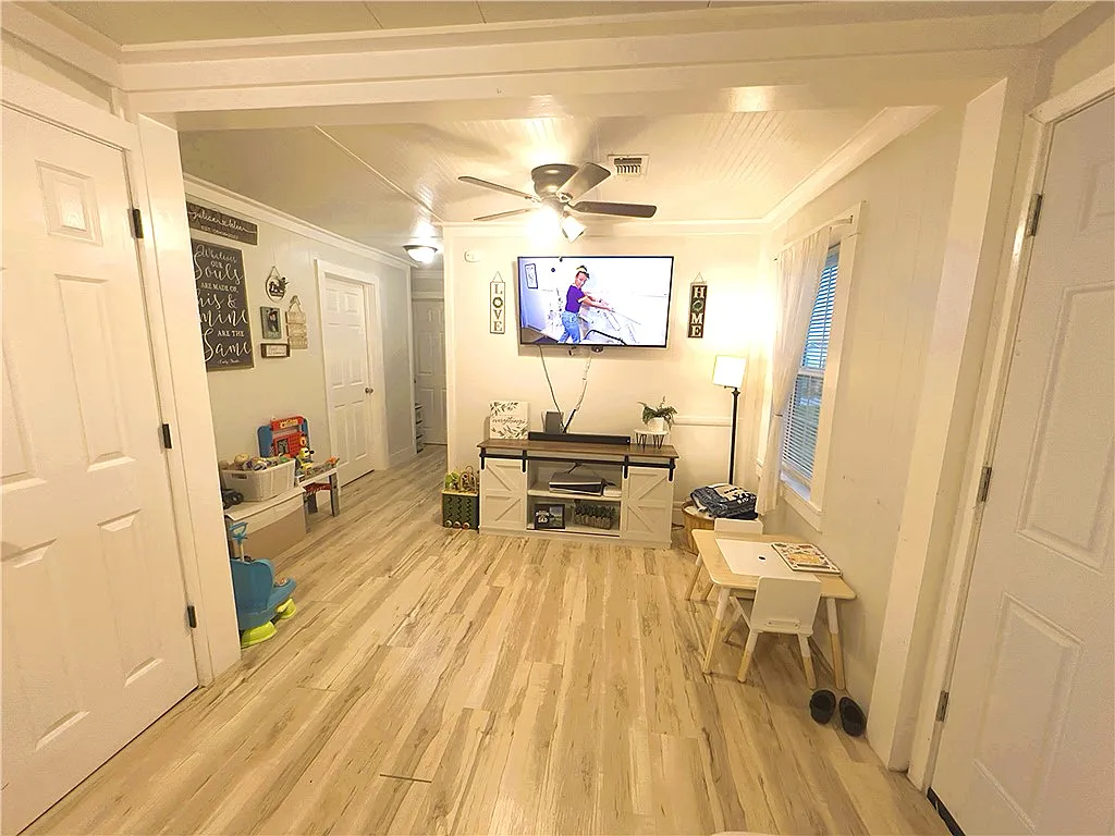 3 bed, 1008 sqft, $1,400 — Photo 3
