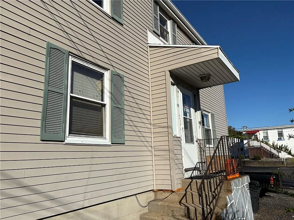 2 bed, 1.0 bath, 1100 sqft, $2,300 — Photo 2