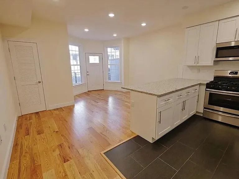 489 Mercer St #1 — Photo 6
