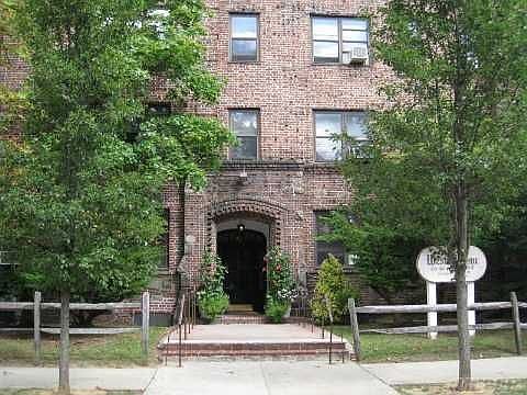 1st image of 141 Wyckoff Pl APT 6E