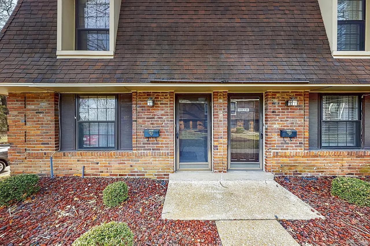 1953 Mansard Dr photo 1