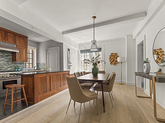 3rd image of 125 E 63rd St APT 8B