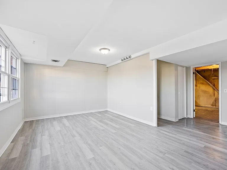 64 Savin Park — Photo 3