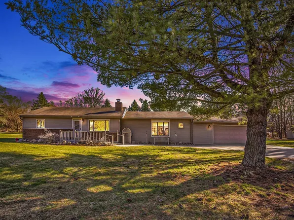 9194 Peters Rd, Algonac, MI 48001