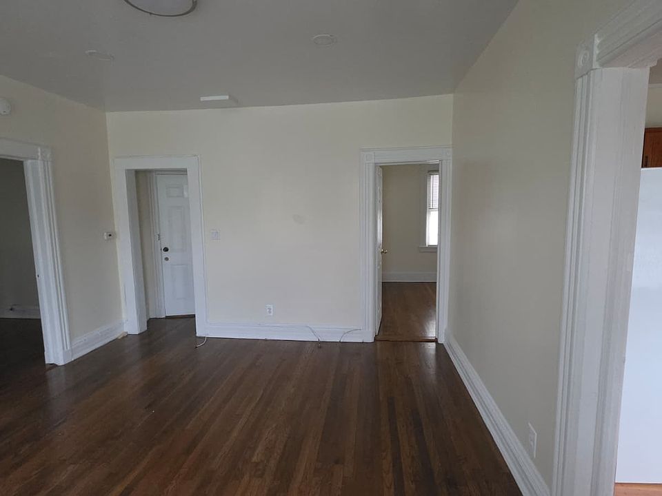 1st image of 407 N Macquesten Pkwy APT 2