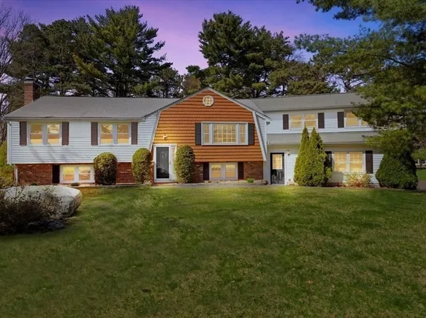 8 Massasoit Cir, East Walpole, MA 02032