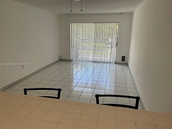 3rd image of 1225 NE 124th St APT 28A