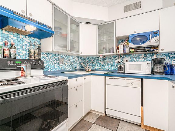 5th image of 1615 Richmond Cir Unit 302