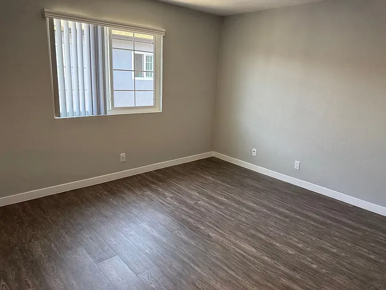 Villa Del Sol Apartments — Photo 99