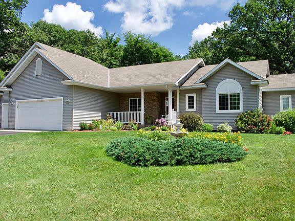 3rd image of 916 Oakcrest Dr