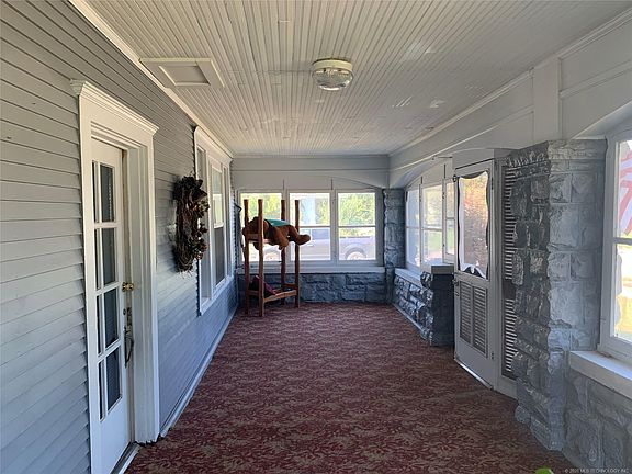 2nd image of 612 N Grand Ave
