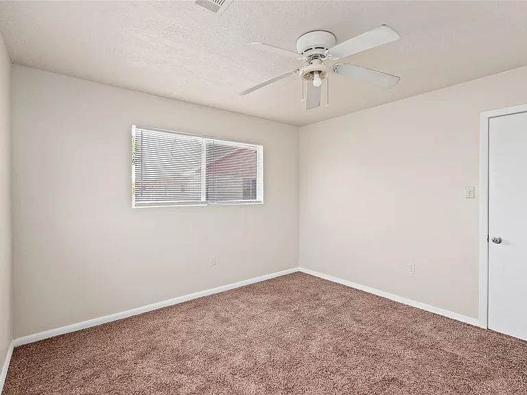 4906 Farmer St — Photo 5